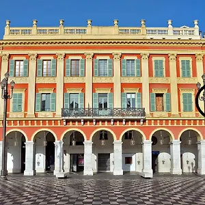 Place Massena Duplex Nice